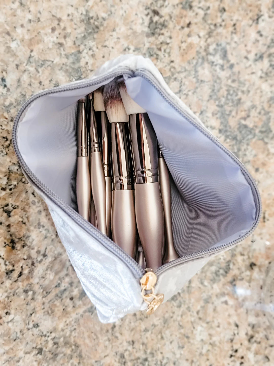 Makeup brush and bag set - Shop women apparel, Jewelry, bath & beauty products online - Arwen's Boutique