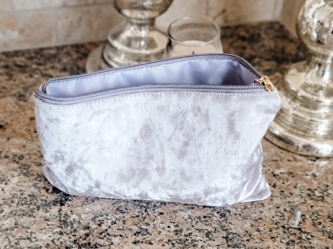 Makeup brush and bag set - Shop women apparel, Jewelry, bath & beauty products online - Arwen's Boutique