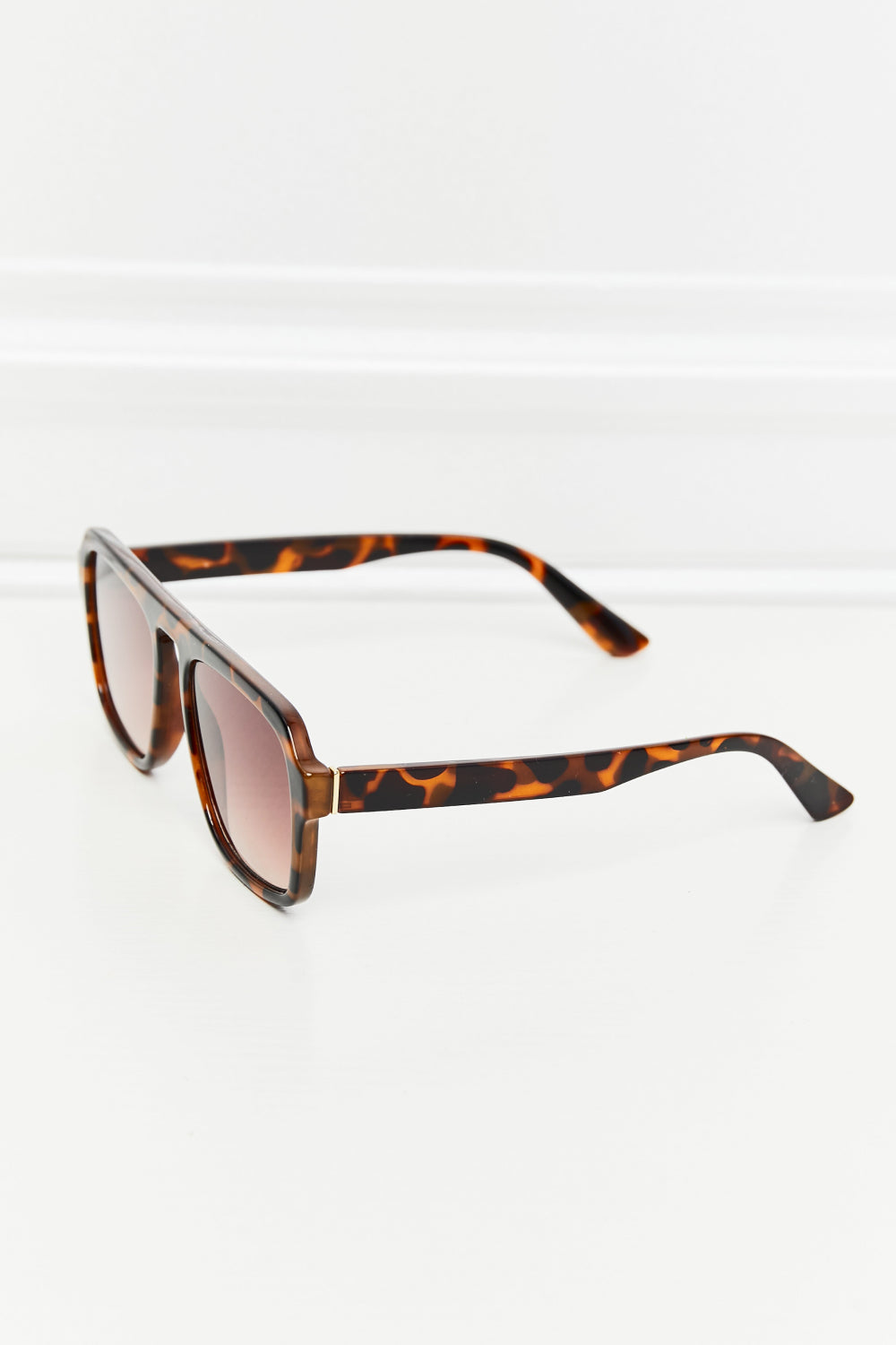 Tortoiseshell Square Polycarbonate Frame Sunglasses - Shop women apparel, Jewelry, bath & beauty products online - Arwen's Boutique