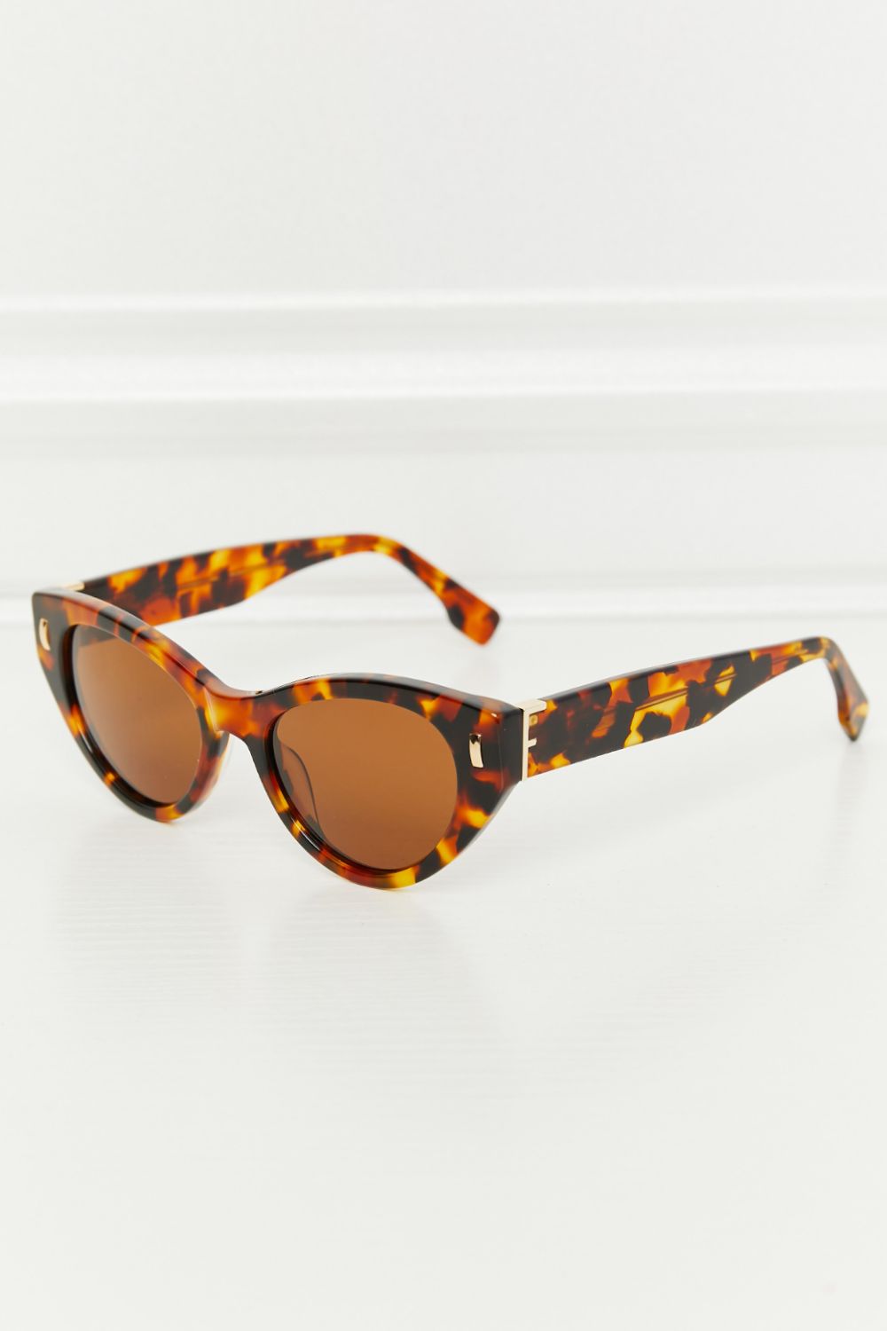 Tortoiseshell Acetate Frame Sunglasses - Shop women apparel, Jewelry, bath & beauty products online - Arwen's Boutique
